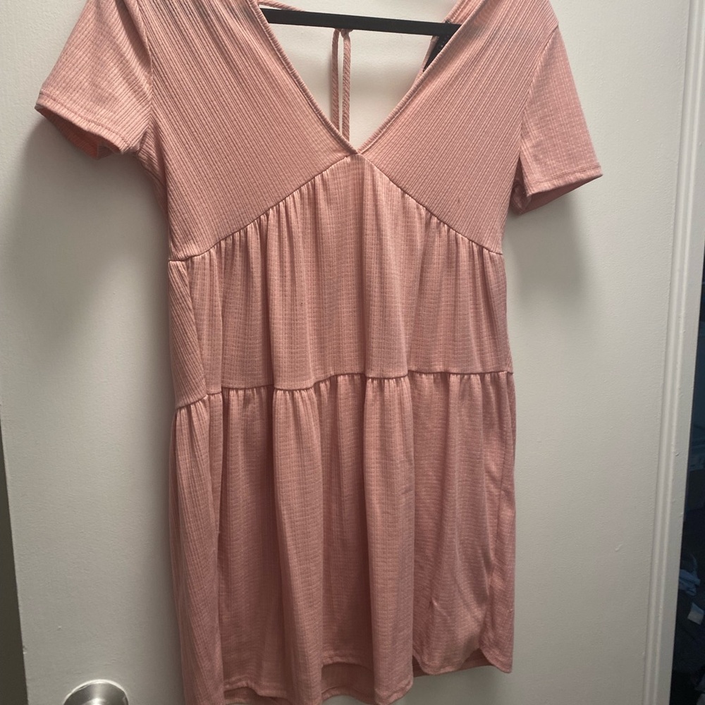 Pink dress with low back plus a cute tie